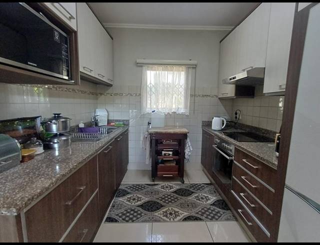 3 BEDROOM APARTMENT FOR SALE IN UMHLANGA RIDGE